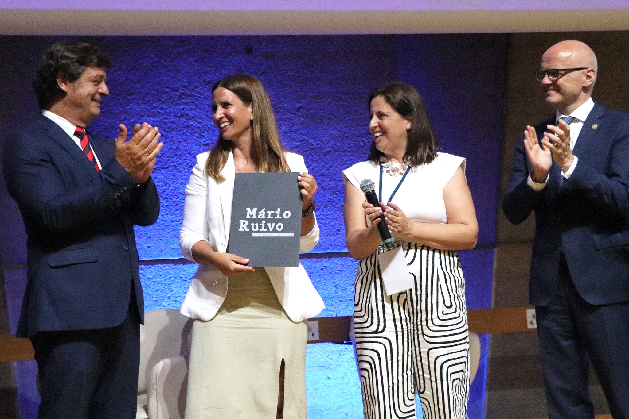 From left to right: Portuguese Secretary of State for the Sea and Fisheries, Salvador Malheiro; Winner of the 2nd Edition, Vânia Baptista; Executive Director of EurOcean, Sandra Sá; Executive Secretary of IOC/UNESCO, Vidar Helgesen.